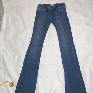 Low rise Bullhead blue jeans. Slim boot cut. Size 0R.